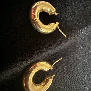 HOOP HOLLOW PIERCED EARRINGS 14K
